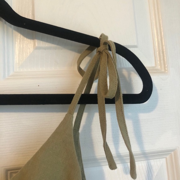 Tie-up spaghetti strap crop-top - Picture 3 of 4